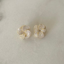Cargar imagen en el visor de la galería, ARETES CEREZO DORADA