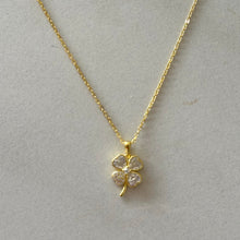 Cargar imagen en el visor de la galería, CADENA TRÉBOL ZIRCONIA