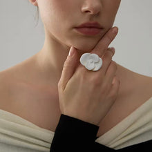 Cargar imagen en el visor de la galería, ANILLO FLOR ENAMEL