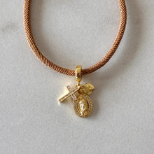 Cargar imagen en el visor de la galería, PULSERA VIRGEN CHARMS