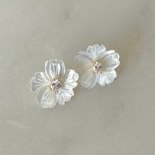 Cargar imagen en el visor de la galería, ARETES FLOR MADRE