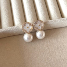 Cargar imagen en el visor de la galería, ARETES PERLA TRÉBOL