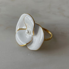 Cargar imagen en el visor de la galería, ANILLO FLOR ENAMEL