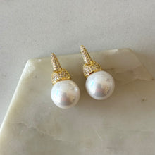 Cargar imagen en el visor de la galería, ARETES MÓNICA DORADO