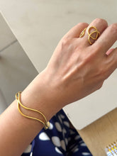 Cargar imagen en el visor de la galería, BANGLE OLAS DORADA