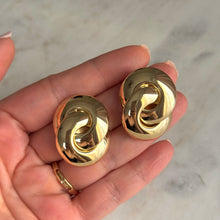 Cargar imagen en el visor de la galería, ARETES ENLACE DORADO