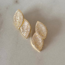 Cargar imagen en el visor de la galería, ARETES HOJAS DORADO