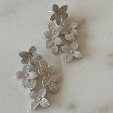 Cargar imagen en el visor de la galería, ARETES JARDÍN PLATEADO