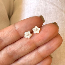 Cargar imagen en el visor de la galería, PIERCING FLOR NACAR