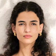 Cargar imagen en el visor de la galería, ARETES MEDIA DONA