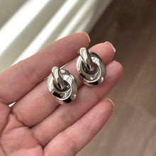 Cargar imagen en el visor de la galería, ARETES VICA PLATEADO