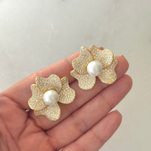 Cargar imagen en el visor de la galería, ARETES ORQUÍDEA PERLA
