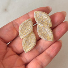 Cargar imagen en el visor de la galería, ARETES HOJAS DORADO