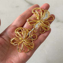 Cargar imagen en el visor de la galería, ARETES BLOSSOM DORADO
