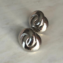 Cargar imagen en el visor de la galería, ARETES ENLACE PLATEADO