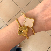 Cargar imagen en el visor de la galería, BANGLE TRÉBOL SOLITARIO