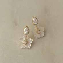 Cargar imagen en el visor de la galería, ARETES AVE MARÍA