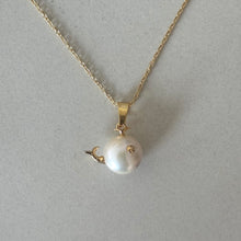 Cargar imagen en el visor de la galería, CADENA BALLENA PERLA