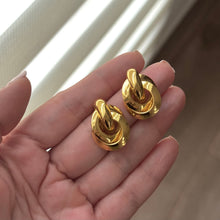 Cargar imagen en el visor de la galería, ARETES VICA DORADO