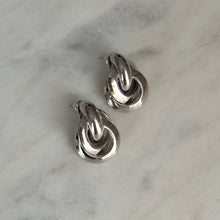 Cargar imagen en el visor de la galería, ARETES VICA PLATEADO