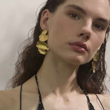 Cargar imagen en el visor de la galería, ARETES METÁLICA