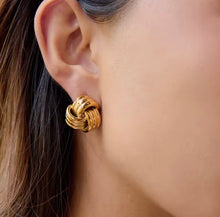 Cargar imagen en el visor de la galería, ARETES ALONDRA