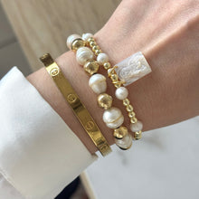 Cargar imagen en el visor de la galería, PULSERA ESCAPULARIO NÁCAR