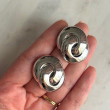 Cargar imagen en el visor de la galería, ARETES ENLACE PLATEADO