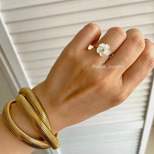 Cargar imagen en el visor de la galería, ANILLO FLORECITA NACAR