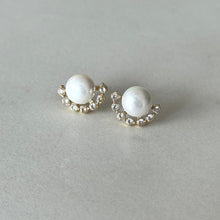 Cargar imagen en el visor de la galería, ARETES ABANICO PERLA