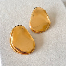 Cargar imagen en el visor de la galería, ARETES GOLD BEAN
