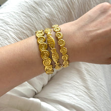 Cargar imagen en el visor de la galería, BANGLE CARACOLAS