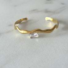 Cargar imagen en el visor de la galería, BANGLE ONDULADA ZIRCONIA