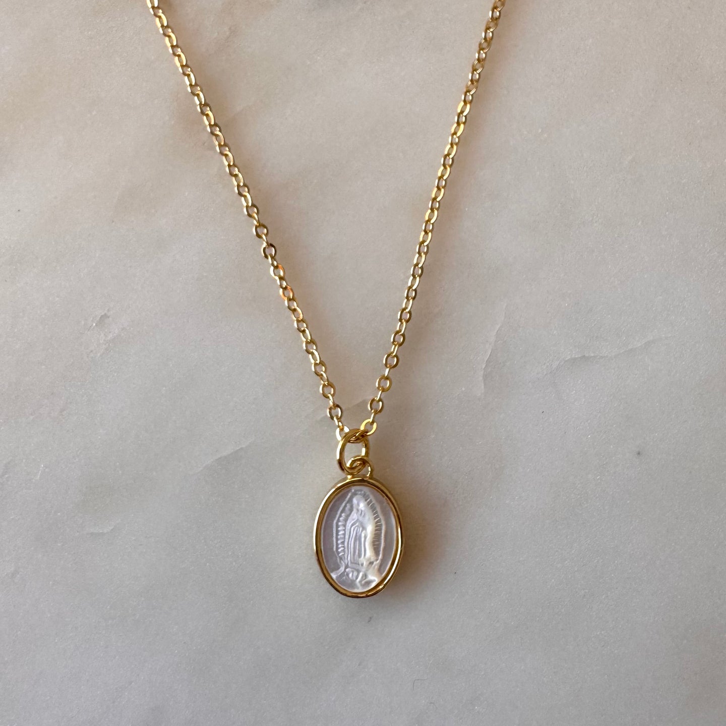 CADENA VIRGEN NÁCAR
