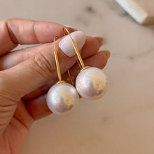 Cargar imagen en el visor de la galería, ARETES PERLA ANZUELO
