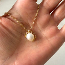 Cargar imagen en el visor de la galería, CADENA CANGREJO PERLA
