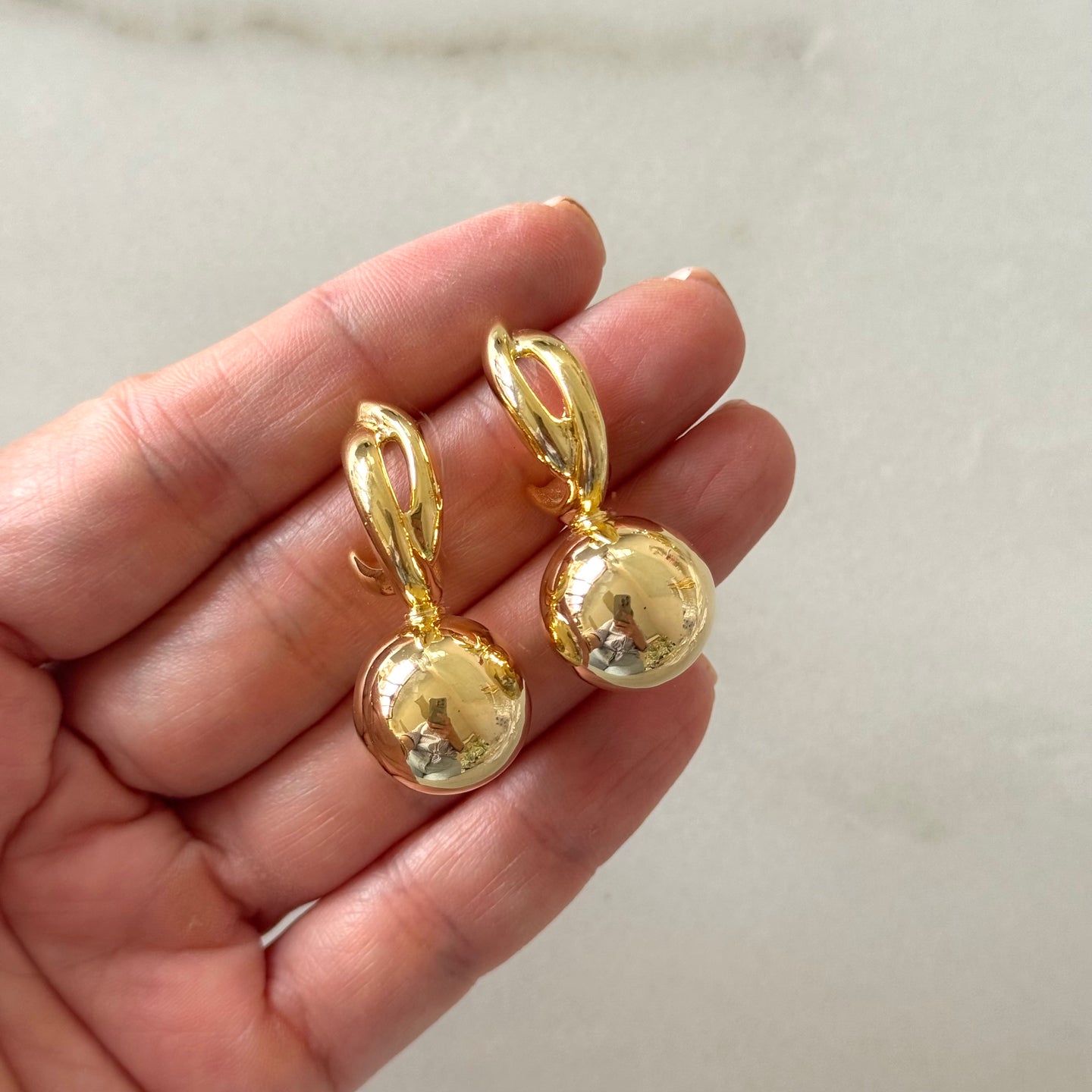ARETES COSMO DORADO