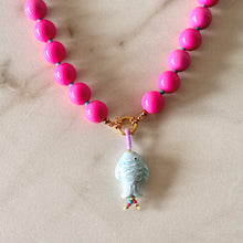 Cargar imagen en el visor de la galería, COLLAR CHICLE FUCSIA*
