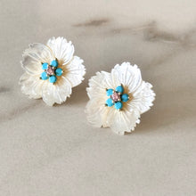 Cargar imagen en el visor de la galería, ARETES MAGNOLIA*
