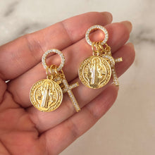 Cargar imagen en el visor de la galería, ARETES CHARMS RELIGIÓN
