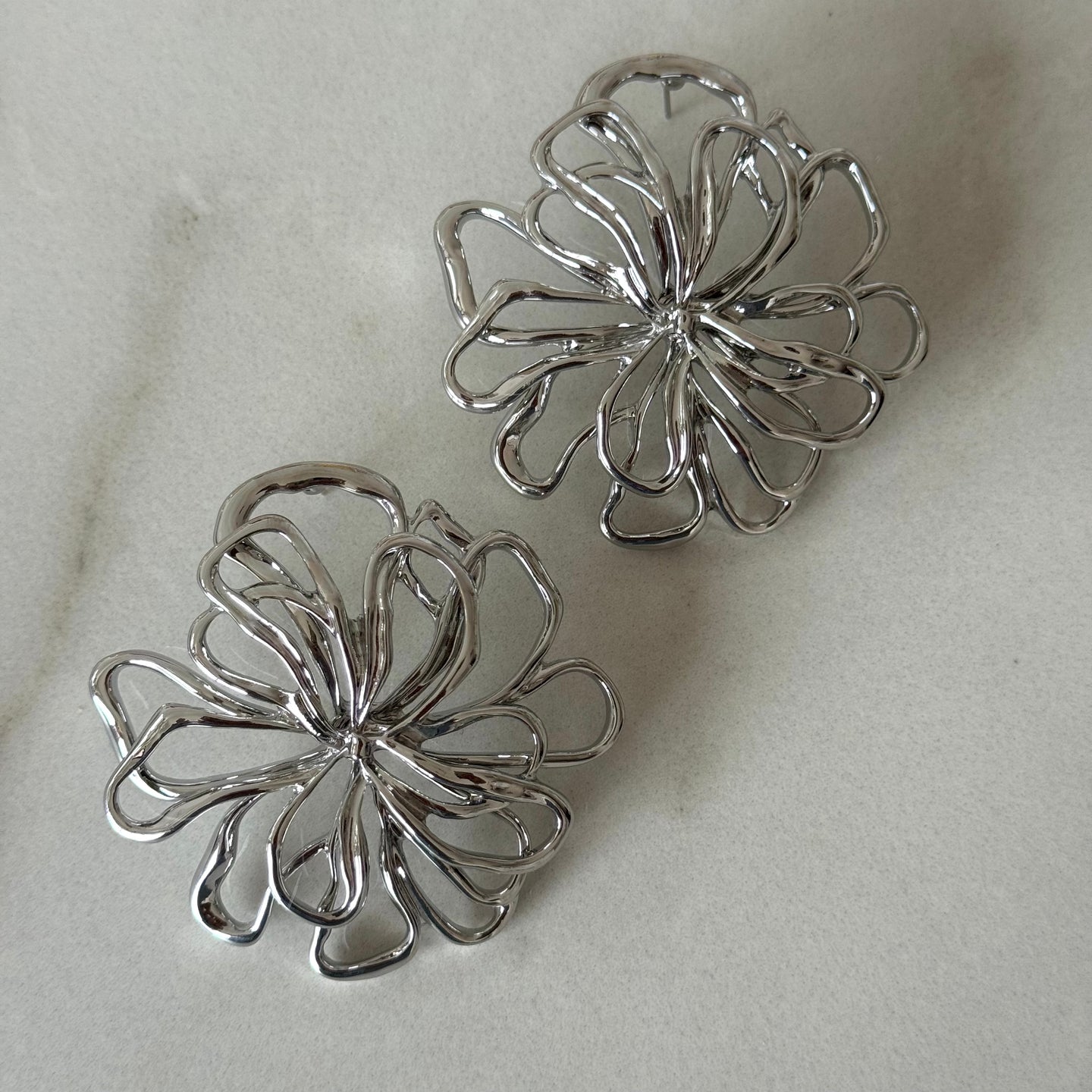 ARETES BLOSSOM PLATEADO