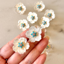 Cargar imagen en el visor de la galería, ARETES MAGNOLIA*
