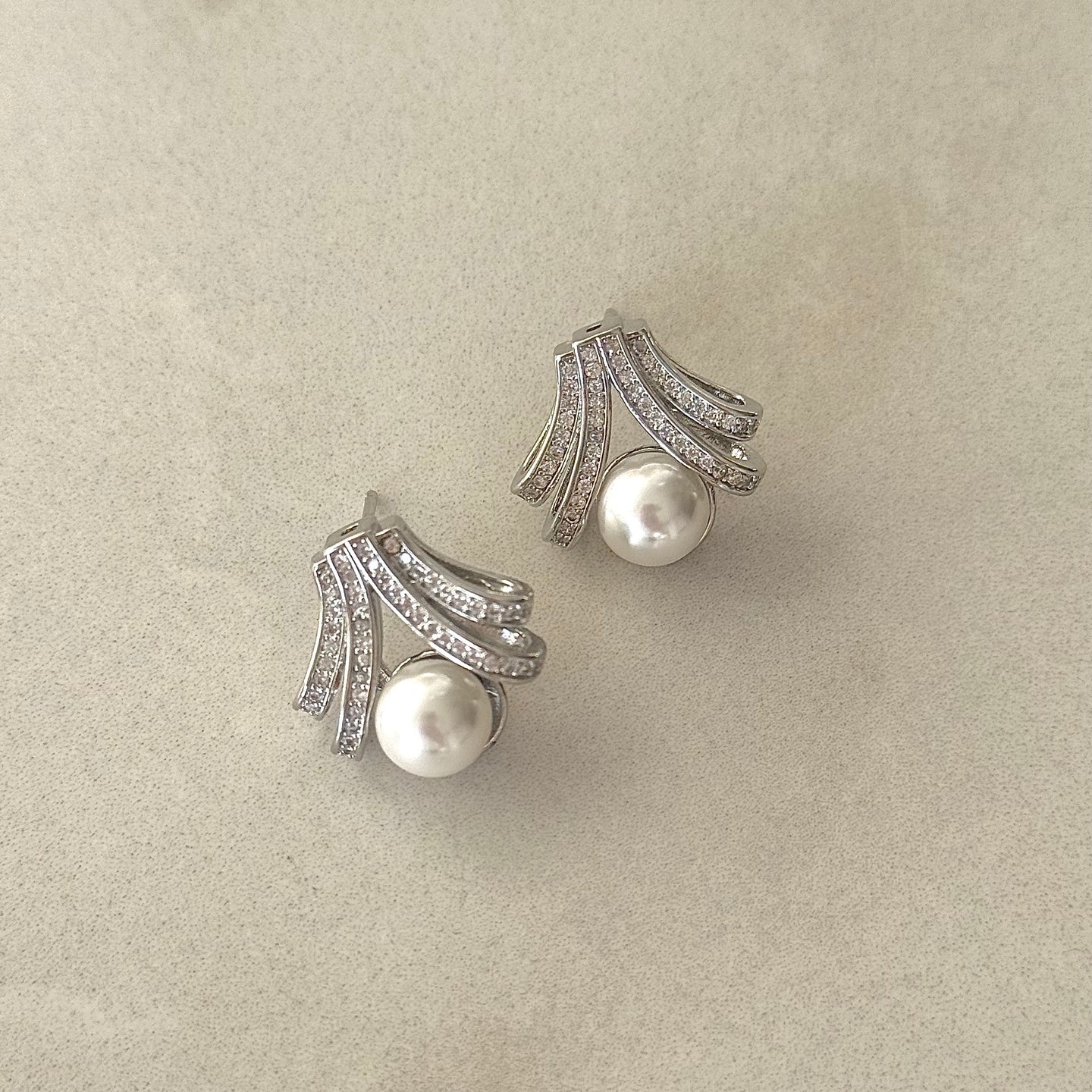 ARETES VELCHEVA PLT
