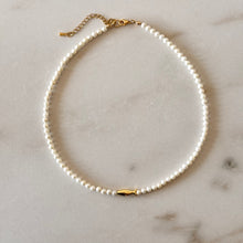 Cargar imagen en el visor de la galería, COLLAR PERLA PEZ
