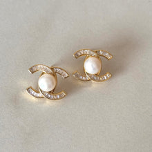 Cargar imagen en el visor de la galería, ARETES CHANNEL PERLA
