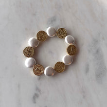 Cargar imagen en el visor de la galería, PULSERA PERLAS MONEDA SB
