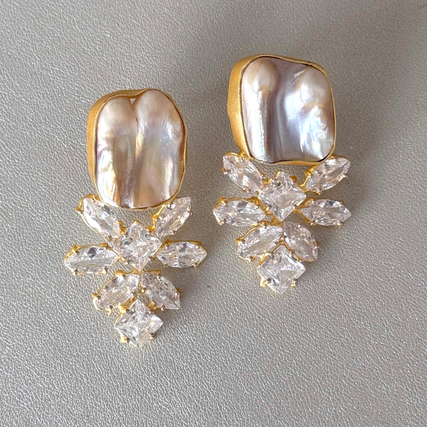 ARETES SARIKA
