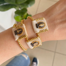 Cargar imagen en el visor de la galería, PULSERA ESCAPULARIO BORDADO
