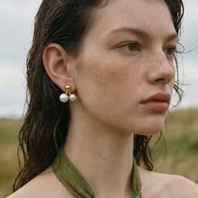 Cargar imagen en el visor de la galería, ARETES CHERRY PERLA
