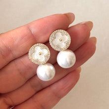 Cargar imagen en el visor de la galería, ARETES PERLA TRÉBOL
